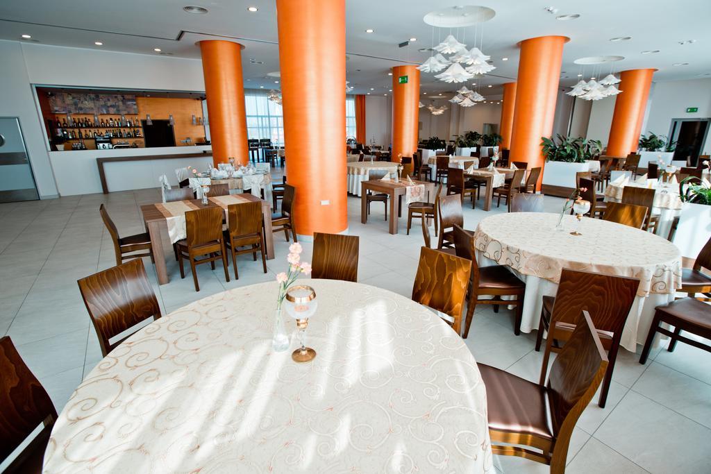 Hotel Europa Lubiń Eksteriør billede