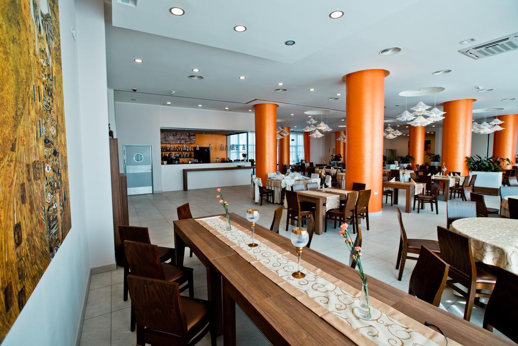 Hotel Europa Lubiń Eksteriør billede